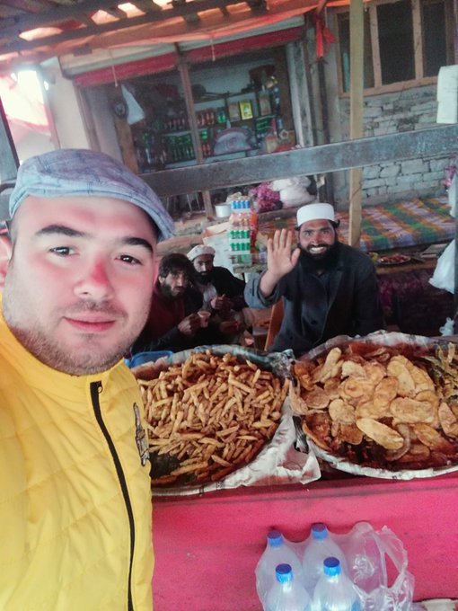 Babusar Zirvesi'nde pakora ve samosa tezgahları